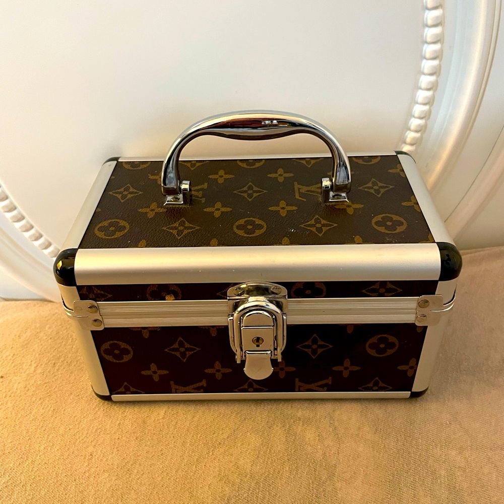 Cosmetic /make up trunk